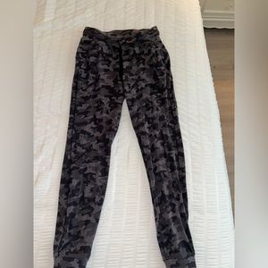 Camo ready to rulu jogger